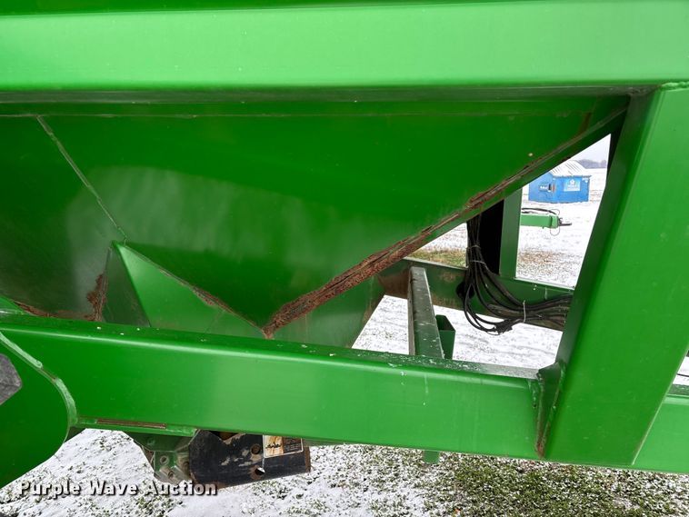 image for item EM0057 2009 Brent 1082 grain cart