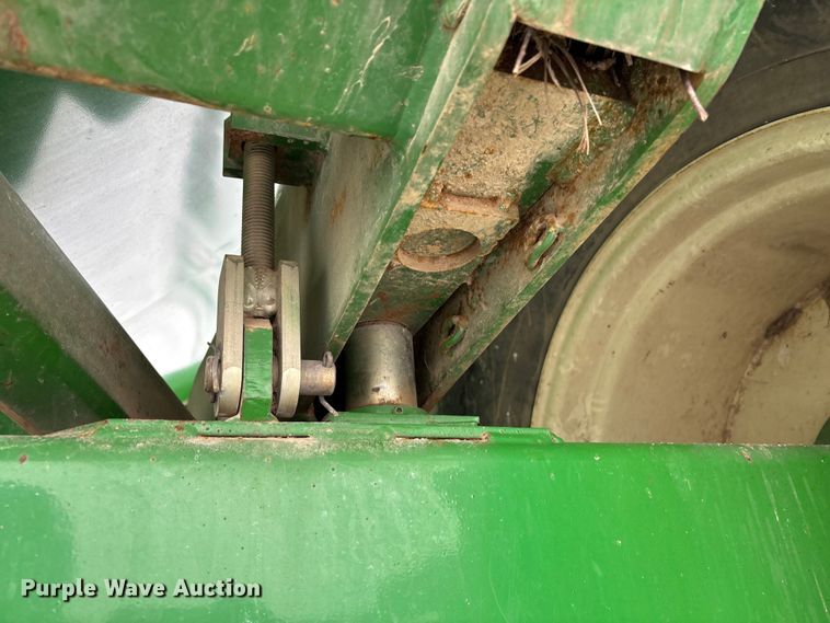 image for item EM0057 2009 Brent 1082 grain cart