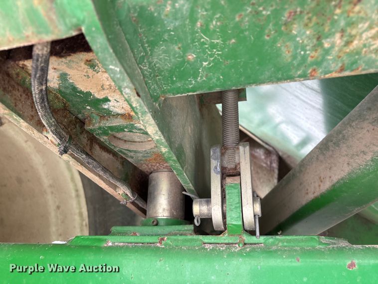 image for item EM0057 2009 Brent 1082 grain cart