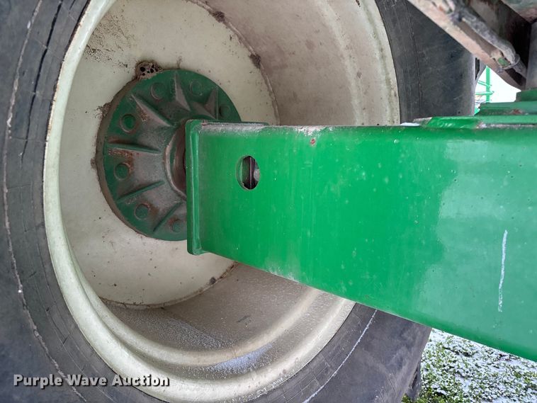 image for item EM0057 2009 Brent 1082 grain cart