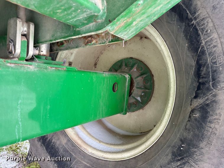 image for item EM0057 2009 Brent 1082 grain cart