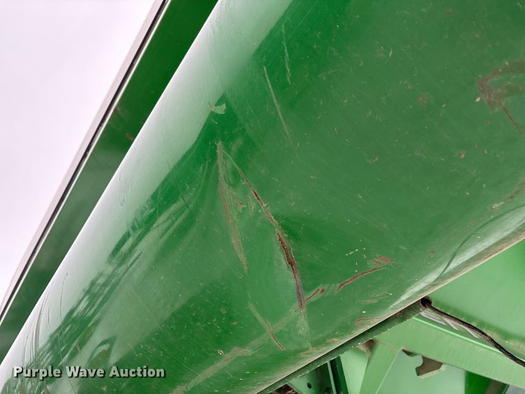 image for item EM0057 2009 Brent 1082 grain cart