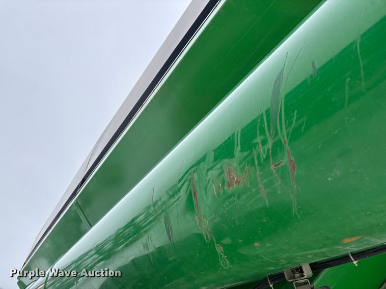 image for item EM0057 2009 Brent 1082 grain cart