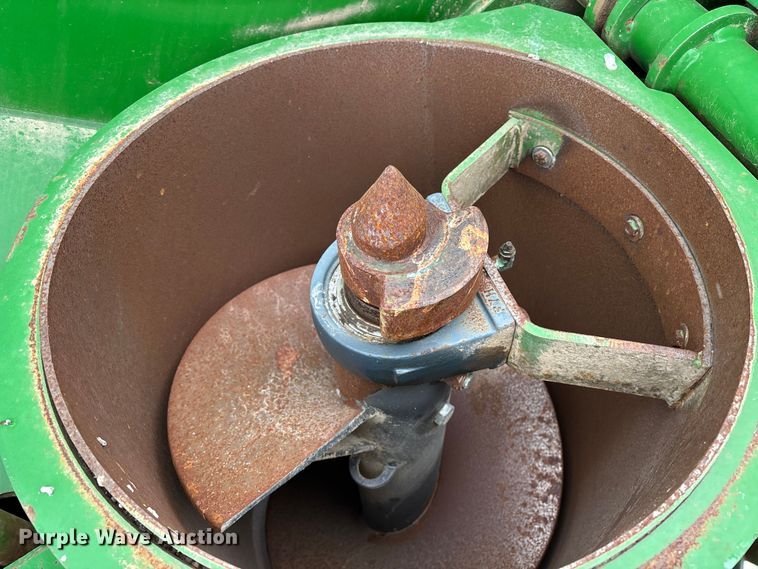 image for item EM0057 2009 Brent 1082 grain cart