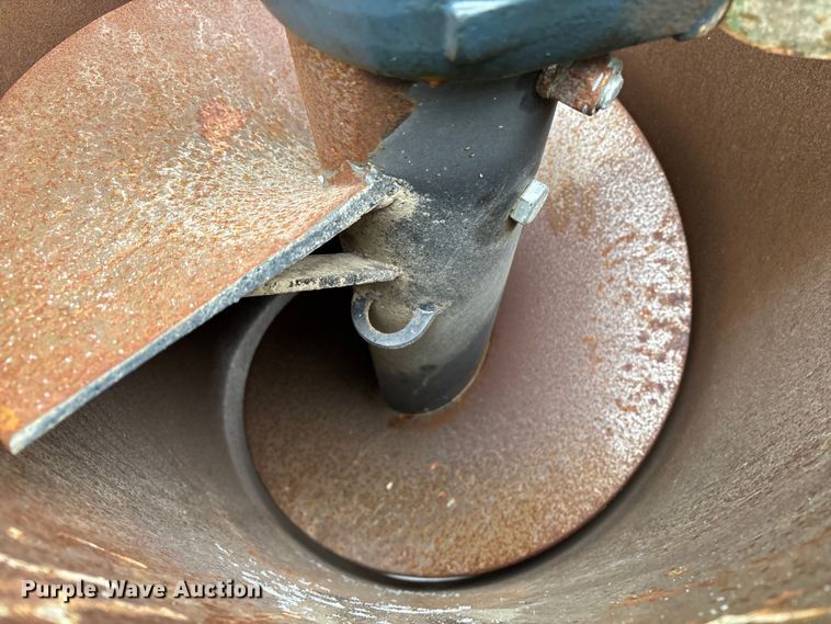 image for item EM0057 2009 Brent 1082 grain cart