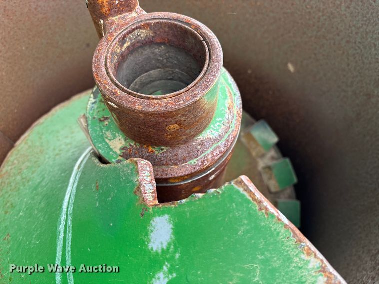 image for item EM0057 2009 Brent 1082 grain cart