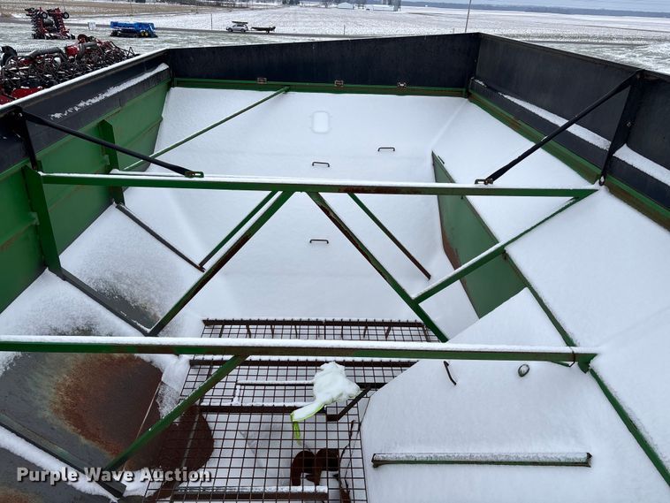 image for item EM0057 2009 Brent 1082 grain cart