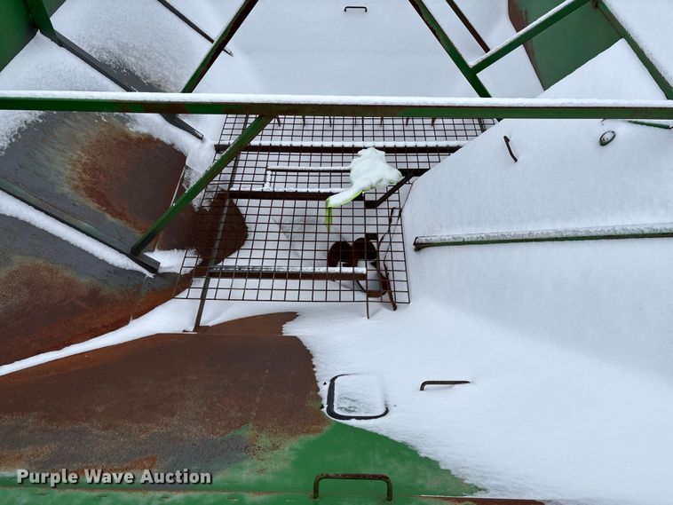 image for item EM0057 2009 Brent 1082 grain cart