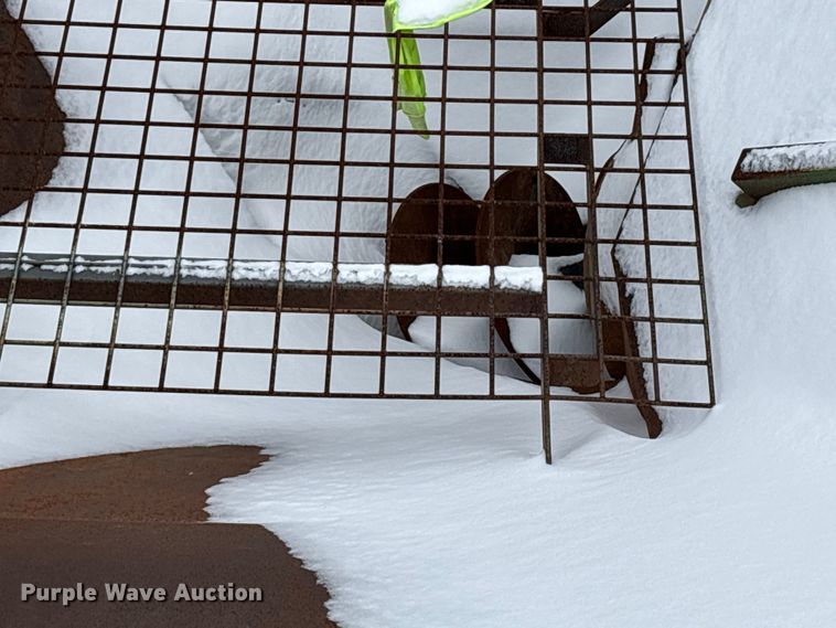 image for item EM0057 2009 Brent 1082 grain cart