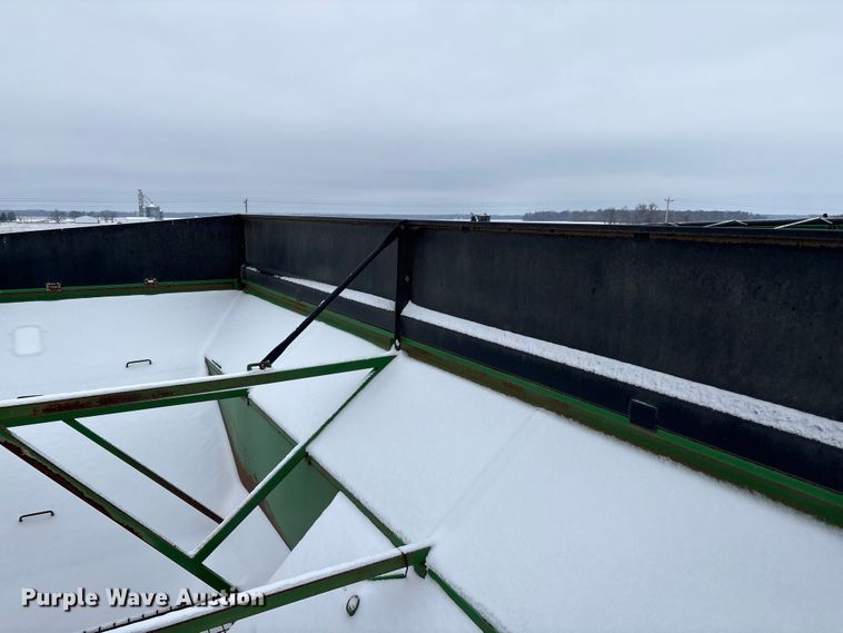 image for item EM0057 2009 Brent 1082 grain cart