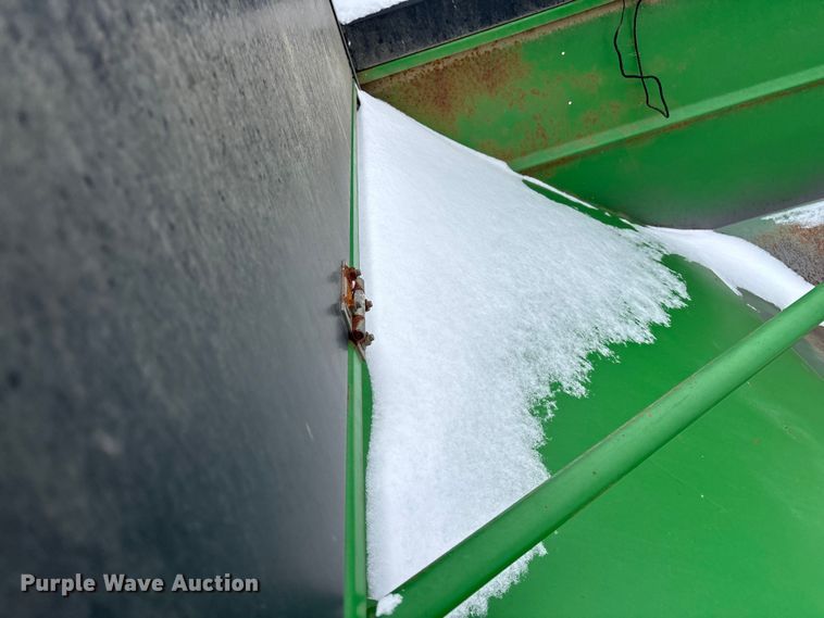 image for item EM0057 2009 Brent 1082 grain cart