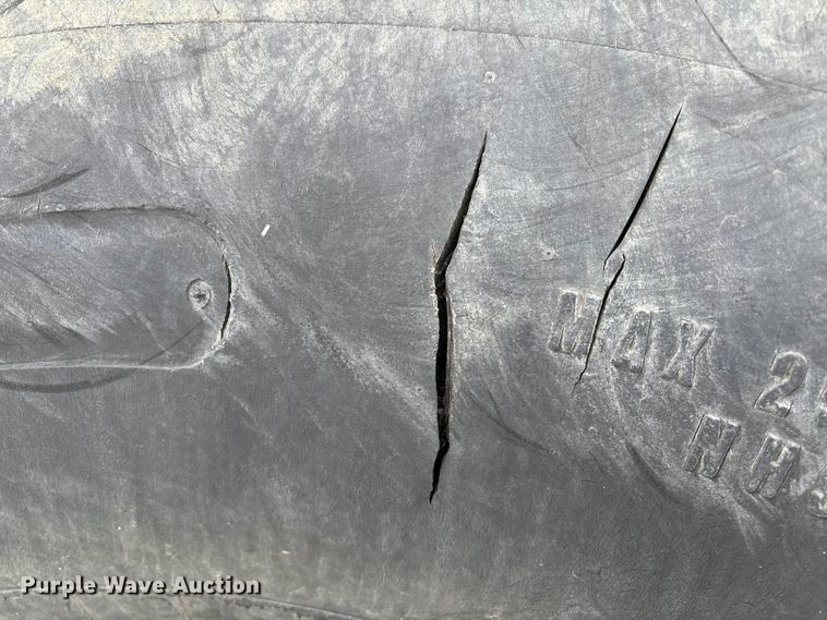 image for item EM0057 2009 Brent 1082 grain cart