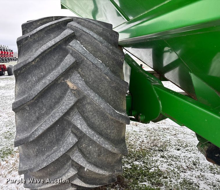 image for item EM0057 2009 Brent 1082 grain cart