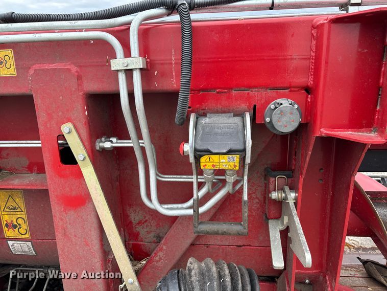image for item EM0060 2022 Case 4412F corn head