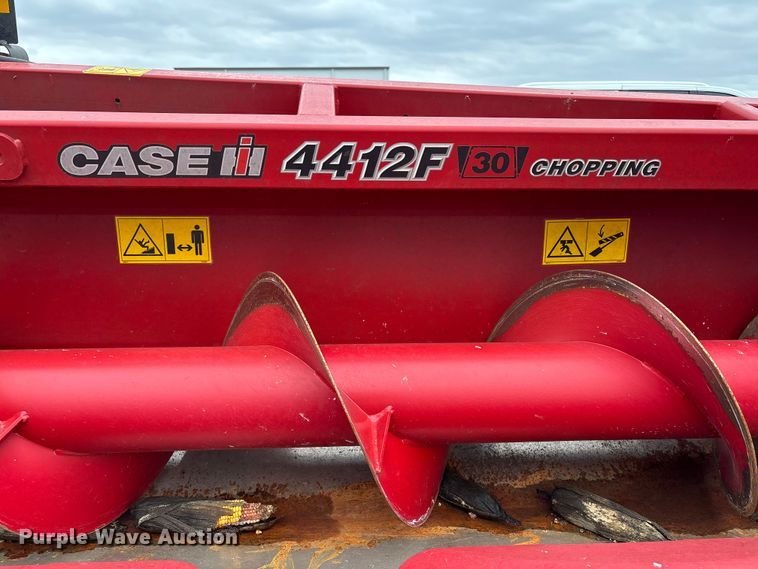 image for item EM0060 2022 Case 4412F corn head