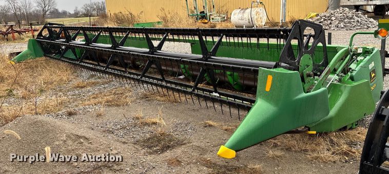 image for item EM0061 2001 John Deere 930F flex head