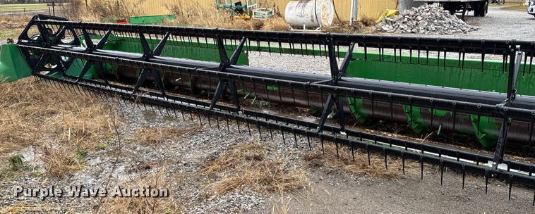 image for item EM0061 2001 John Deere 930F flex head