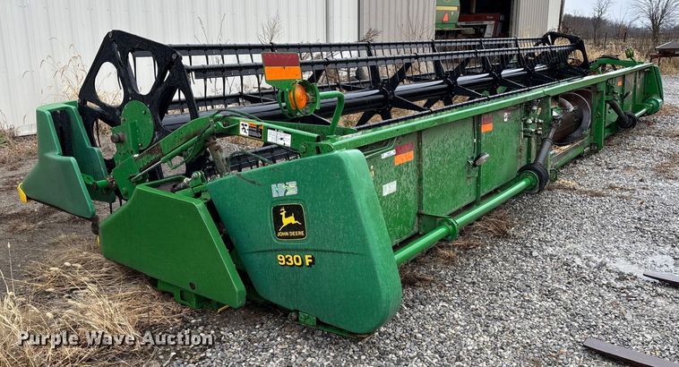 image for item EM0061 2001 John Deere 930F flex head