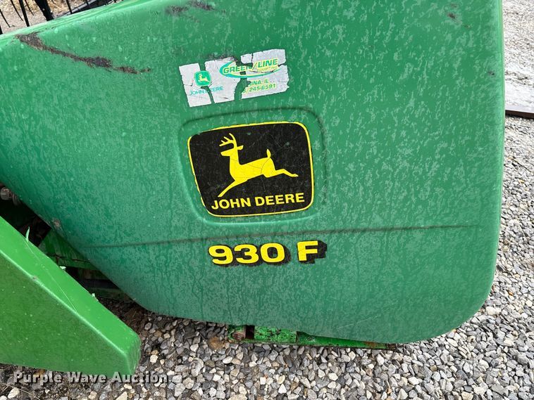image for item EM0061 2001 John Deere 930F flex head