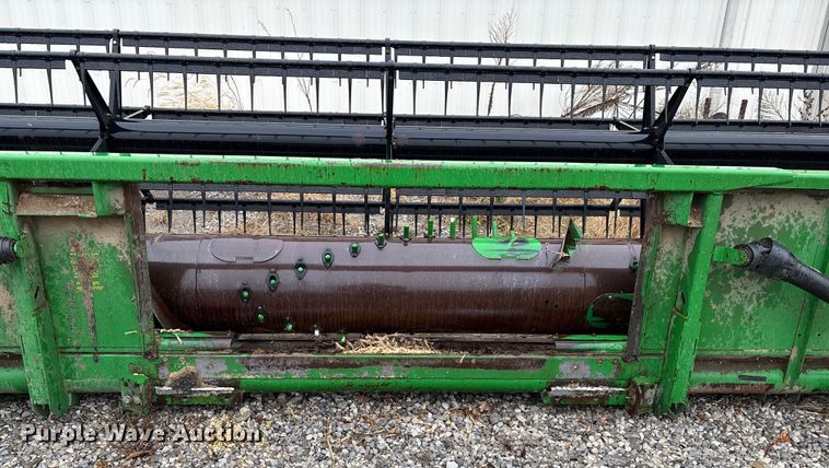 image for item EM0061 2001 John Deere 930F flex head