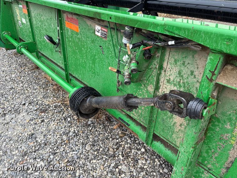 image for item EM0061 2001 John Deere 930F flex head