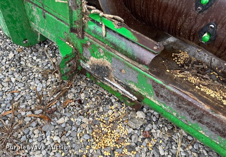 image for item EM0061 2001 John Deere 930F flex head