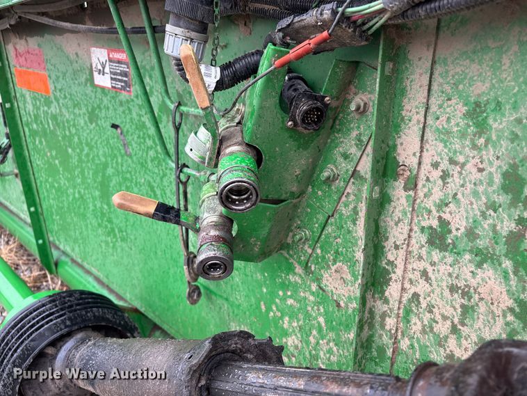 image for item EM0061 2001 John Deere 930F flex head