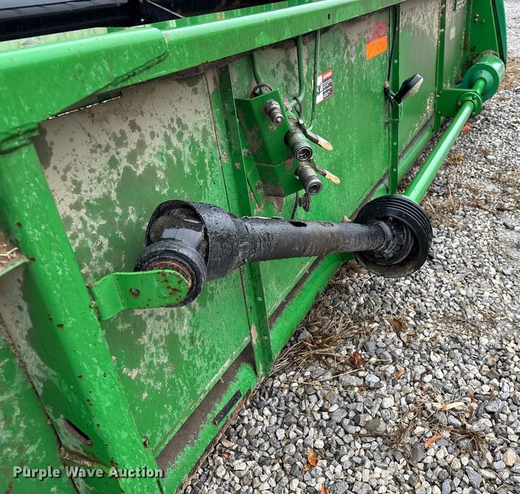 image for item EM0061 2001 John Deere 930F flex head