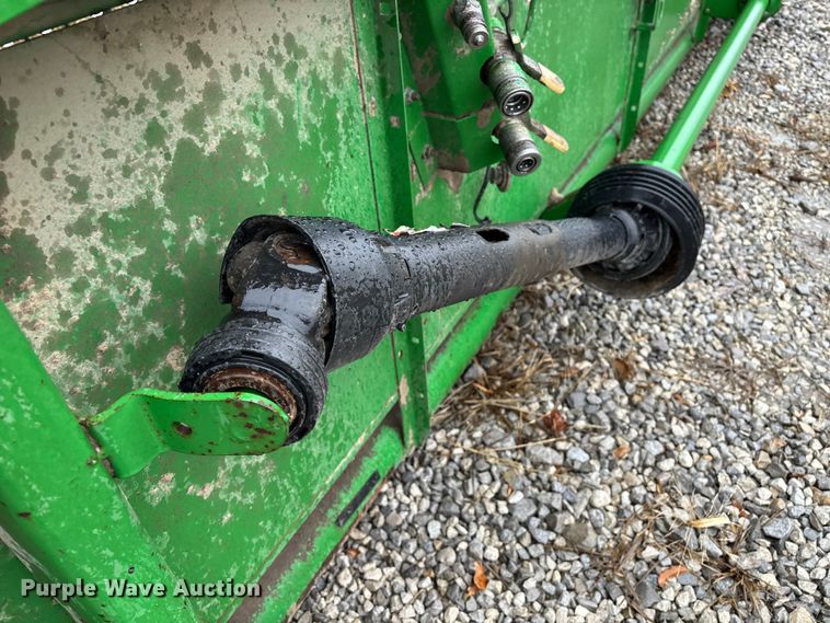 image for item EM0061 2001 John Deere 930F flex head