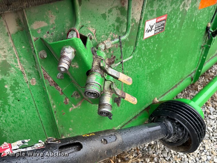 image for item EM0061 2001 John Deere 930F flex head