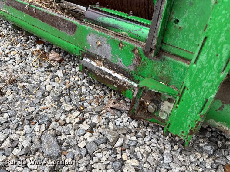 image for item EM0061 2001 John Deere 930F flex head