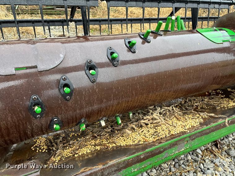 image for item EM0061 2001 John Deere 930F flex head