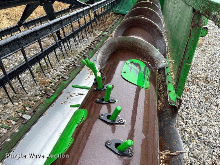 image for item EM0061 2001 John Deere 930F flex head