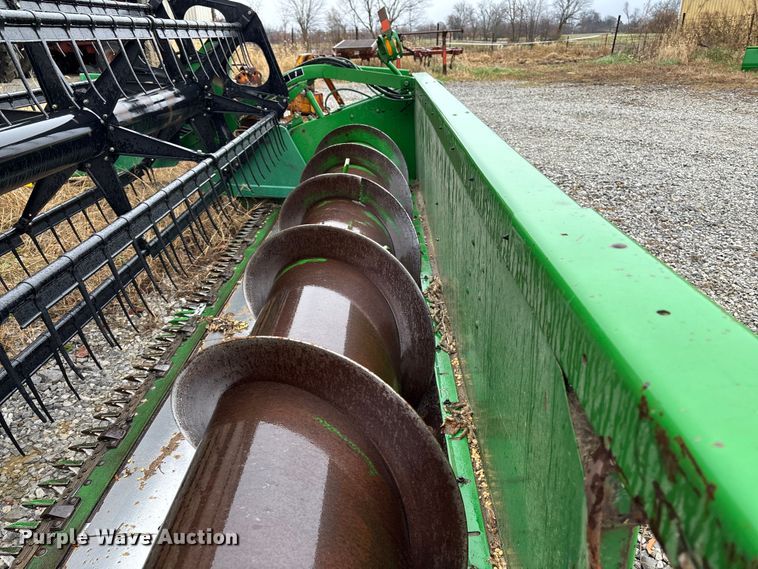 image for item EM0061 2001 John Deere 930F flex head