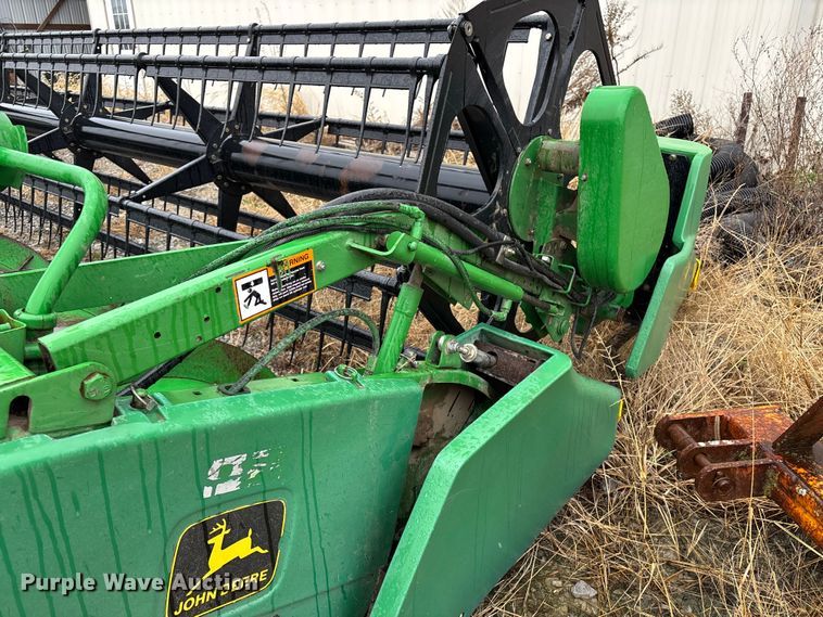 image for item EM0061 2001 John Deere 930F flex head