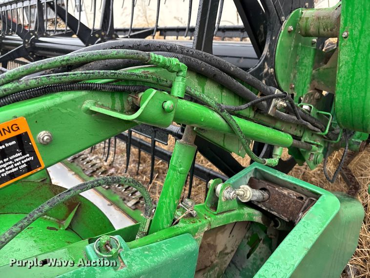 image for item EM0061 2001 John Deere 930F flex head