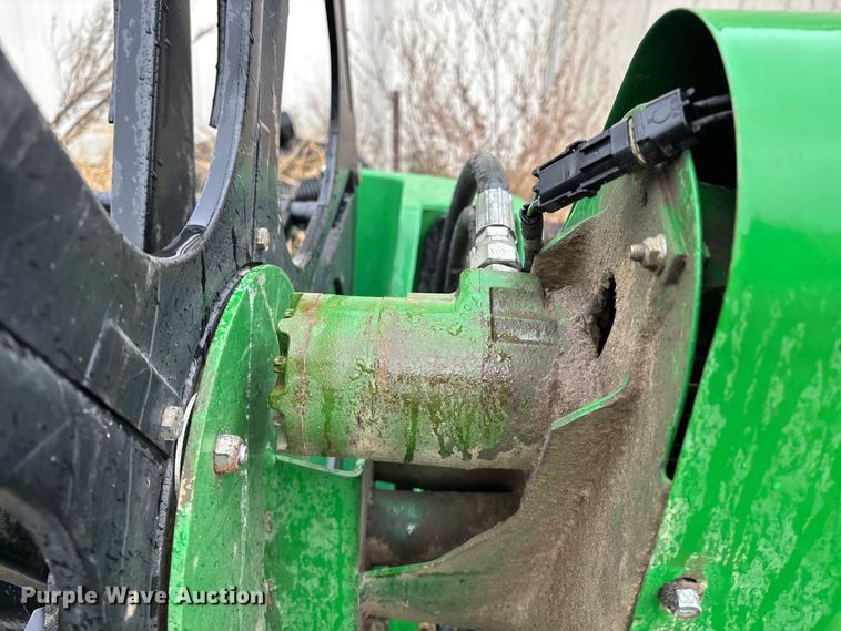 image for item EM0061 2001 John Deere 930F flex head