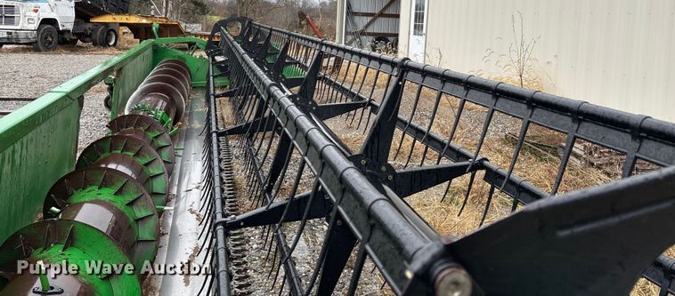 image for item EM0061 2001 John Deere 930F flex head