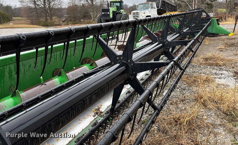 image for item EM0061 2001 John Deere 930F flex head