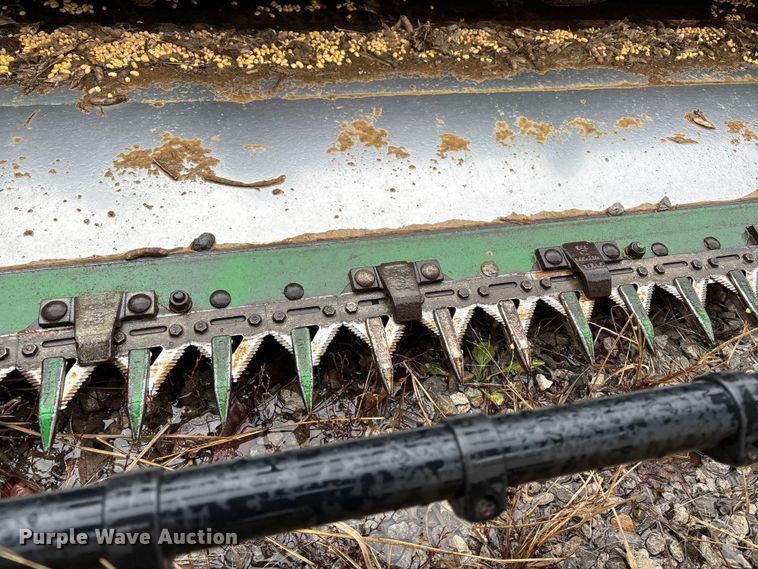 image for item EM0061 2001 John Deere 930F flex head