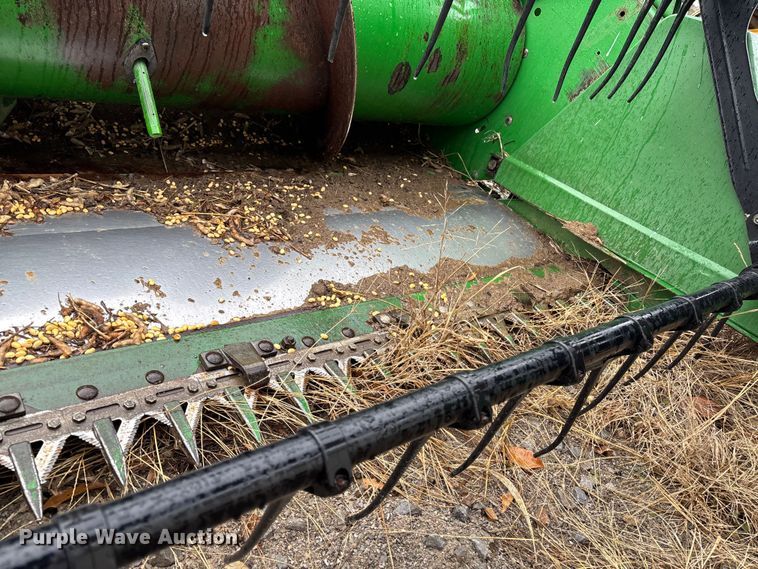 image for item EM0061 2001 John Deere 930F flex head