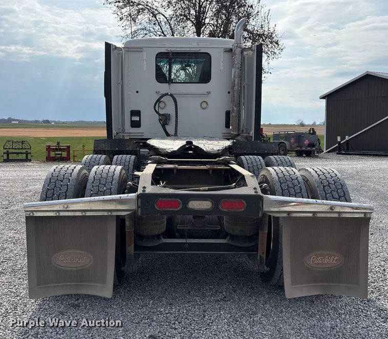 image for item EM6193 2019 Peterbilt 579 semi truck