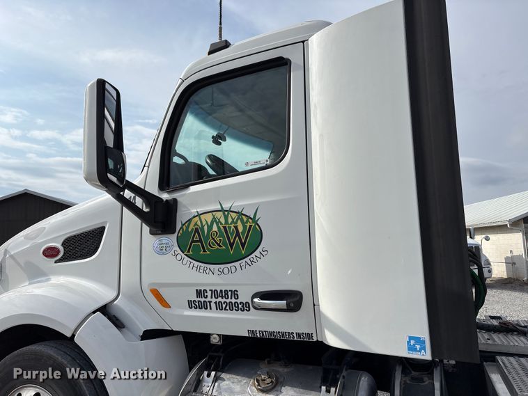 image for item EM6193 2019 Peterbilt 579 semi truck