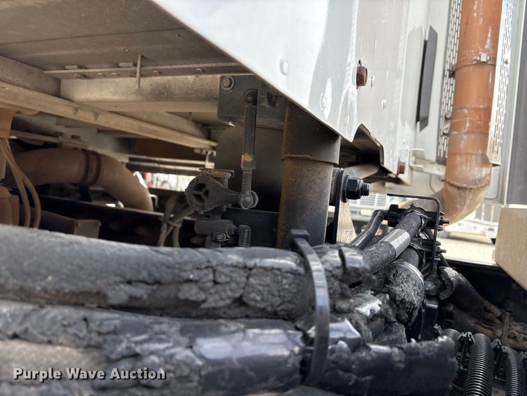 image for item EM6193 2019 Peterbilt 579 semi truck