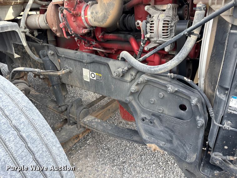 image for item EM6193 2019 Peterbilt 579 semi truck