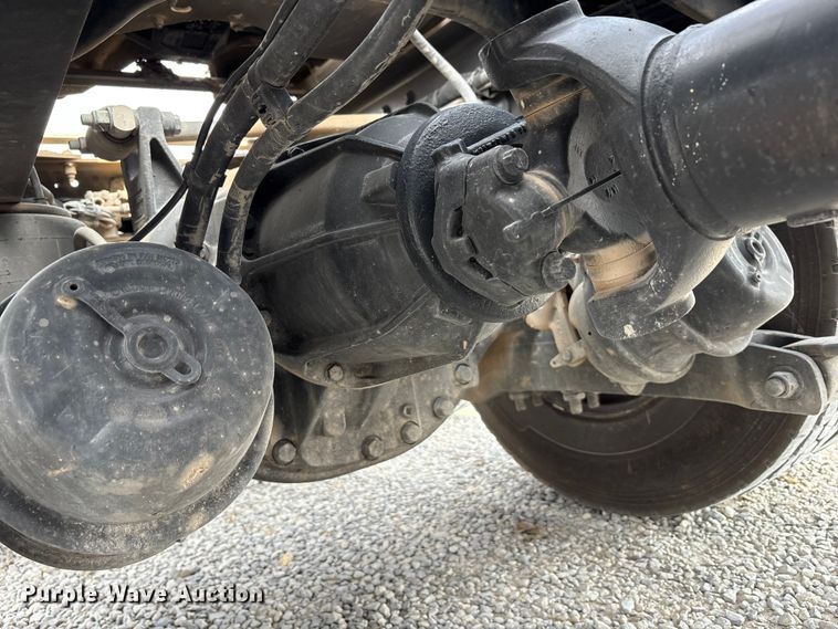 image for item EM6193 2019 Peterbilt 579 semi truck