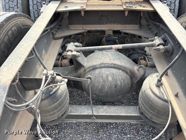 image for item EM6193 2019 Peterbilt 579 semi truck