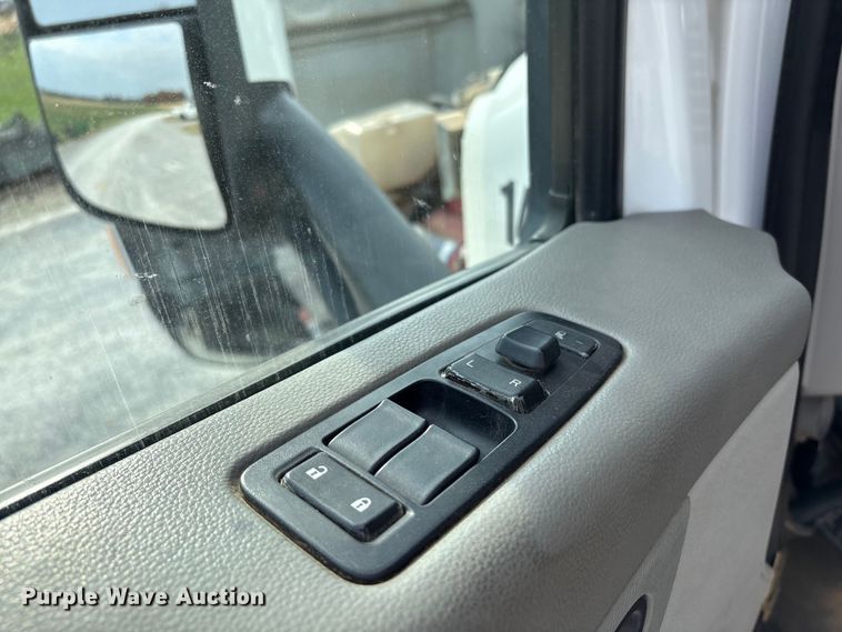 image for item EM6193 2019 Peterbilt 579 semi truck