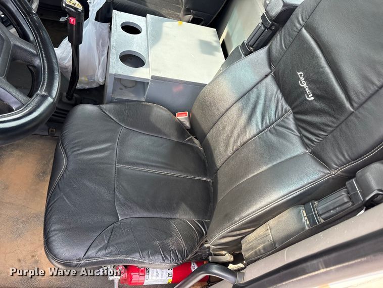 image for item EM6193 2019 Peterbilt 579 semi truck