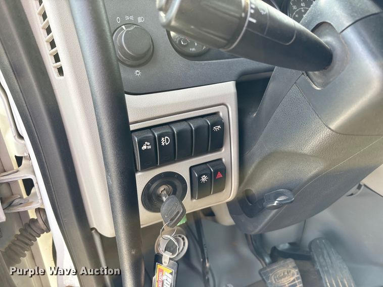 image for item EM6193 2019 Peterbilt 579 semi truck